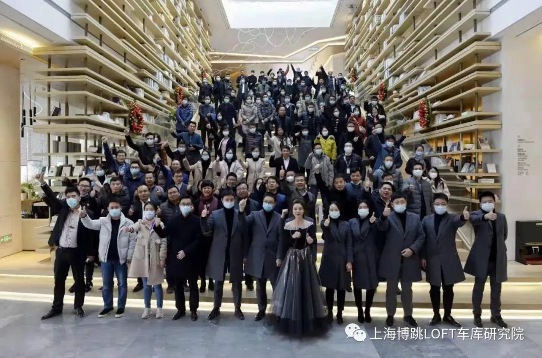 崇左全国一百多人在华侨城汉口道6号参观研讨LOFT专利车库技术！